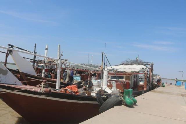 توقیف شناور حامل ۴۰ هزار لیتر سوخت قاچاق در آبراه اروند