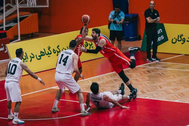 استقلال همچنان بدون باخت در لیگ برتر بسکتبال؛ بالای جدول دست‌خوش تغییر شد