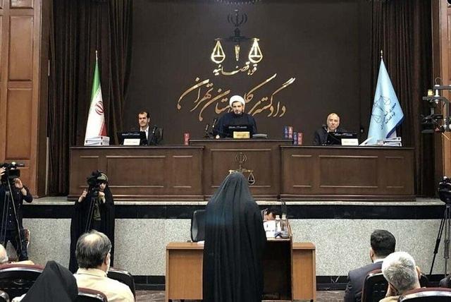 متهمین مکلف به حضور در دادگاه و دولت‌های میزبان مکلف به استرداد آنها هستند