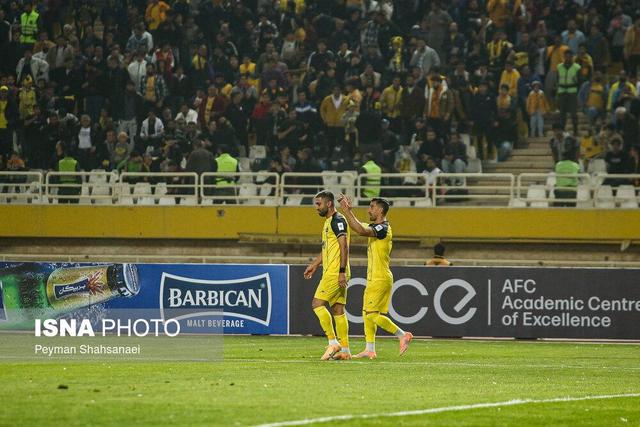 شب پرتنش در نقش‌جهان/ درگیری، اخراج و کام‌بک در دوئل سپاهان و آخال