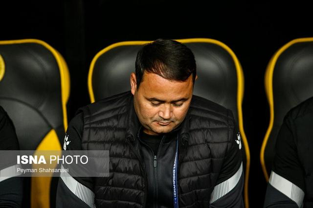 سرمربی آخال: سپاهان باید از تیم داوری ممنون باشد / داوران یار کمکی سپاهان بودند