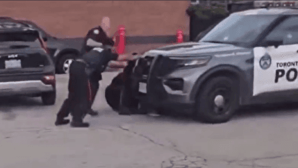 افسر پلیس کانادا همکار خود را زیر گرفت