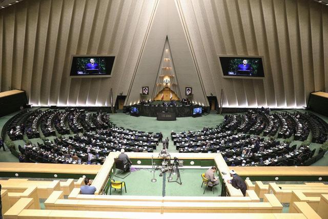 انتقاد پارلمان نشینان به روند اجرای قانون تسهیل صدور مجوزهای کسب و کار/ نقدعلی: آیا سازمان برنامه از شفاف شدن فرار می‌ کند؟