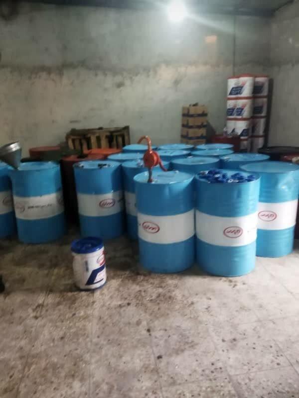 کشف کارگاه تولید روغن موتور تقلبی میلیاردی در اسلامشهر