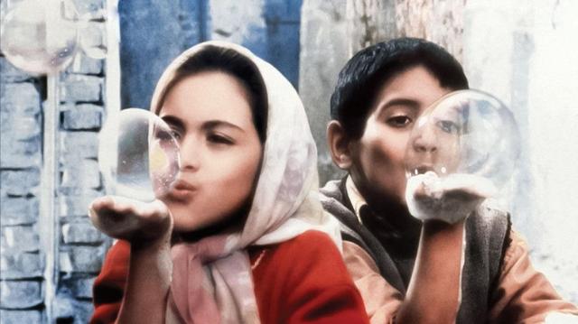 با گچ سفید روی پرده نقره‌ای