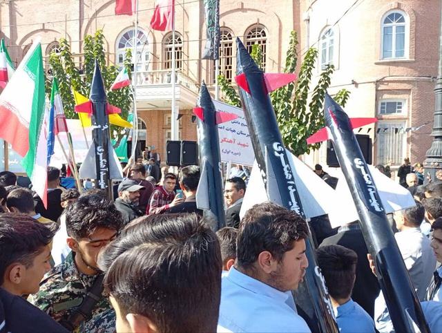 موشک‌های نمادین نوجوانان مسجدی در آسمان ایمان و خودباوری ۱۳ آبان