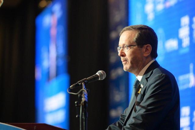 رئیس رژیم صهیونیستی: باز هم لبه پرتگاه قرار داریم