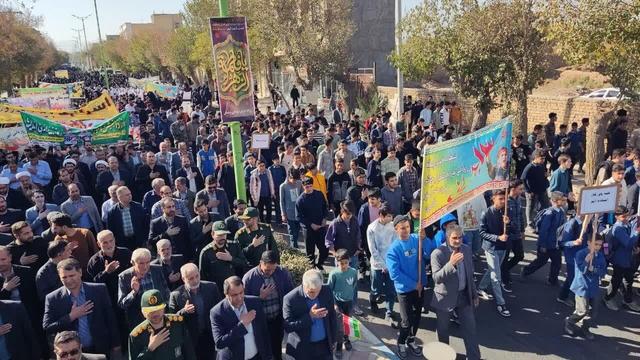 راهپیمایی باشکوه ۱۳ آبان در قائمشهر