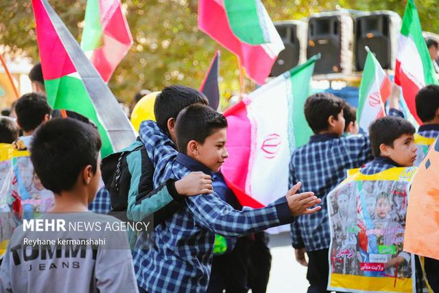 مراسم استکبارستیز ۱۳ آبان در آران و بیدگل برگزار شد