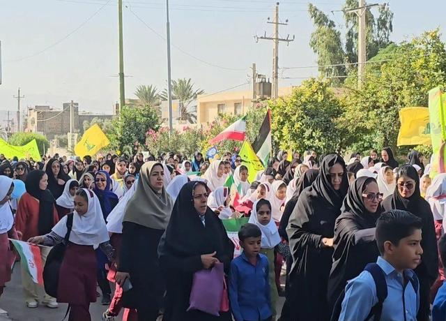 برگزاری راهپیمایی یوم‌الله ۱۳ آبان در شهر حاجی آباد