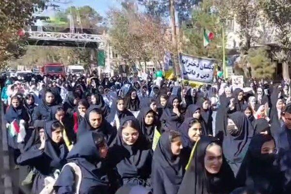 راهپیمایی ۱۳ آبان در نائین