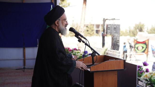 آیت الله سید احمد خاتمی: پاسخ ملت ایران به آمریکا، جز مقاومت نیست