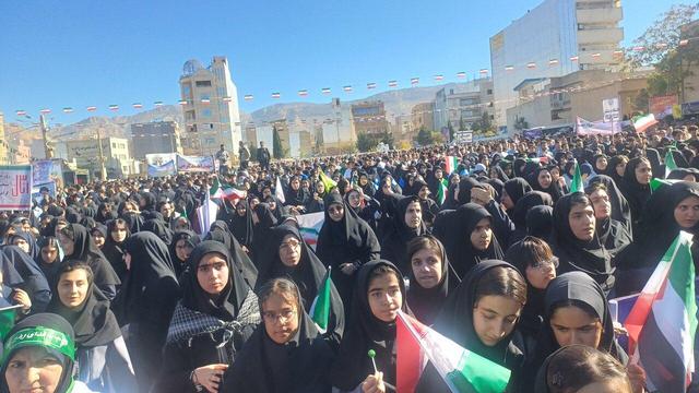 خروش مردم ایلام در راهپیمایی ۱۳ آبان ماه