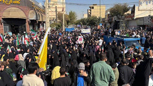 راهپیمایی یوم‌الله ۱۳ آبان در شهرستان فردیس