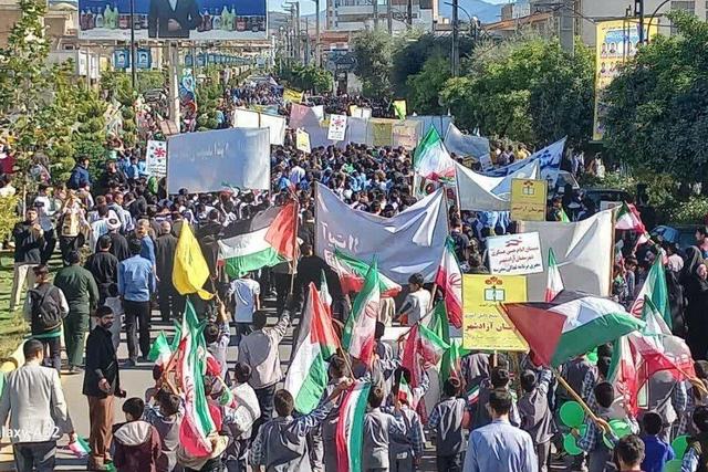 فریاد وحدت و استکبارستیزی مردم آزادشهر در ۱۳ آبان