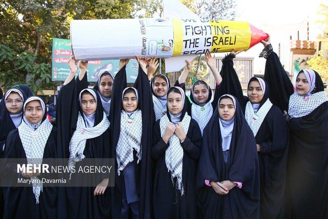 راهپیمایی یوم الله ۱۳ آبان در بجنورد