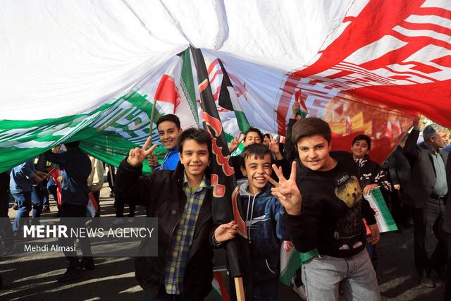 راهپیمایی یوم‌الله ۱۳ آبان در زنجان