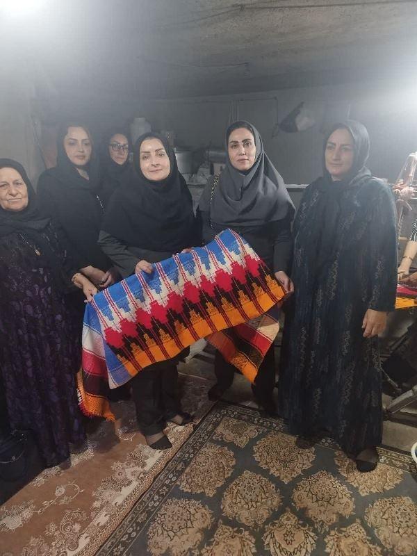 برگزاری دوره آموزشی جاجیم‌بافی در ایوان ایلام با هدف احیای این هنر