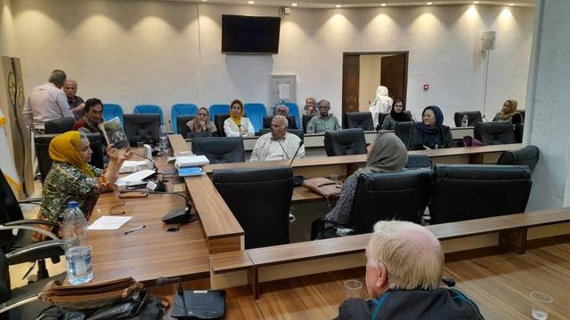 داستان نویس از واقعیت‌های پیرامون خود عبور می‌کند تا حقیقت را دریابد