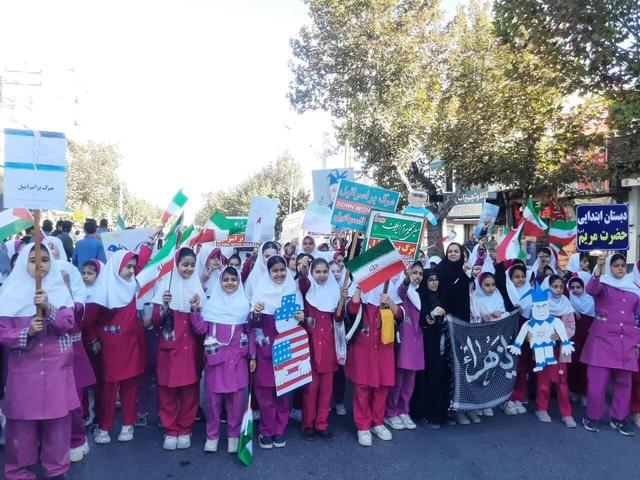 فریاد استکبار ستیزی دانش‌آموزان شرق گلستان