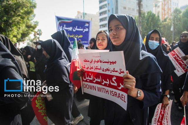 موج خروشان مردم بندرعباس در یوم‌الله ۱۳ آبان/ از پل شهدا تا گلزار شهیدان +فیلم