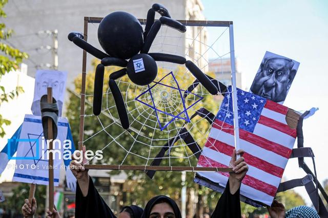 مردم قشم در روز ۱۳ آبان فریاد استکبار ستیزی سر دادند