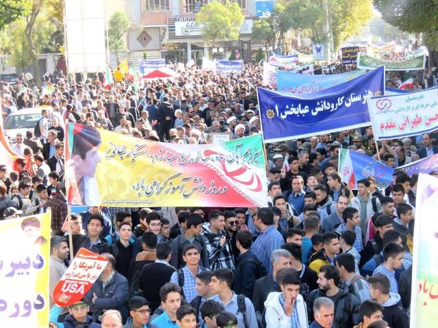 ملت ایران بر مدار مقاومت ایستاده است