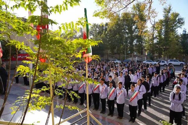 زنگ استکبارستیزی در مدارس لرستان نواخته شد