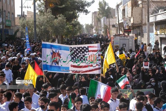 طنین فریاد «نه به استکبار» از هامون تا مَکُران