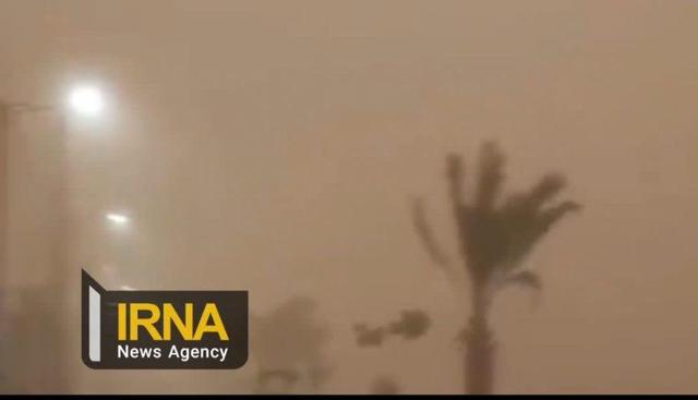 خاک در آسمان بندرعباس؛ نفس جنوب قطع شد