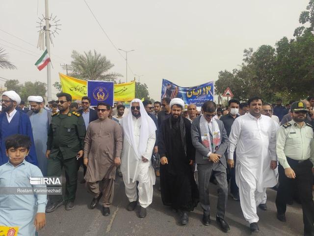 فیلم | حضور باشکوه مردم دریادل کنارک در راهپیمایی ۱۳ آبان
