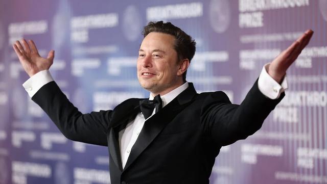 ایلان ماسک تا پایان ۲۰۲۵ از خودروی پرنده تسلا رونمایی میکند