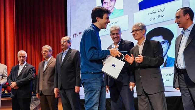 در دانشگاه صنعتی امیرکبیر برگزار شد؛ تجلیل بانک صادرات ایران از ۶۷ دانشجوی نخبه المپیادی کشور