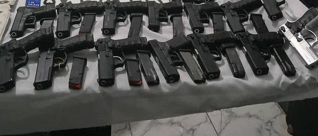 کشف یکصد قبضه سلاح شورشی و یکصد تیغه خشاب در گمرک بازرگان