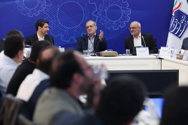 پزشکیان: ساختار آموزش کشور را متحول می‌کنیم تا پایه‌های استقرار اقتصاد دانش‌بنیان تقویت شود