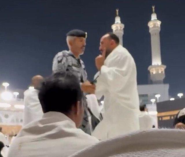 رفتار سعودی‌ها در مسجدالحرام جنجال‌برانگیز شد+ فیلم