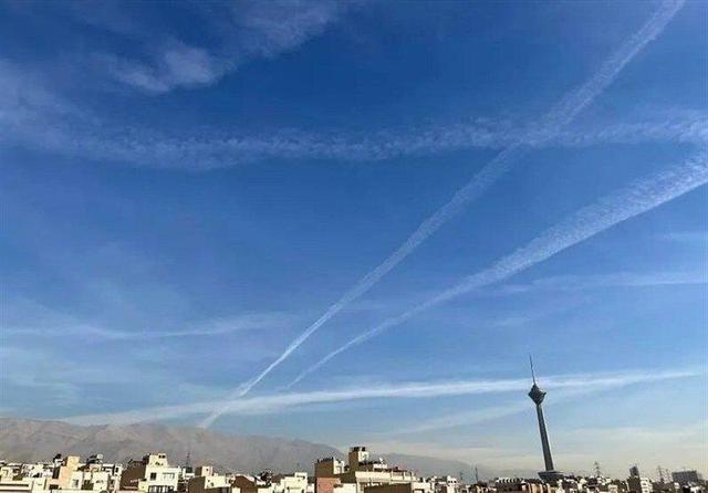 ماجرای ابرهای خطی در آسمان تهران چیست؟