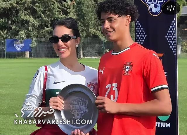 ویدیو| حضور جورجینا رودریگس در جشن قهرمانی کریستیانو جونیور