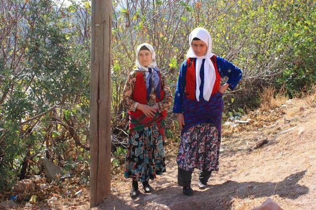 چارقدهای رنگی و ارخالق‌های بلند؛ قصه پوشش در قزوین قدیم