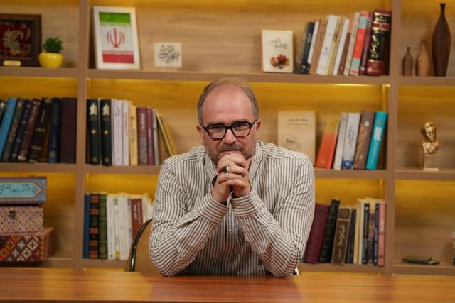 معیار انقلابی بودن در طنز، تند بودن نیست/ کله‌هایی با بوی قورمه‌سبزی!