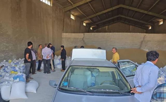 توزیع ۱۰۰ تن نهاده دامی در شهرستان گناوه آغاز شد