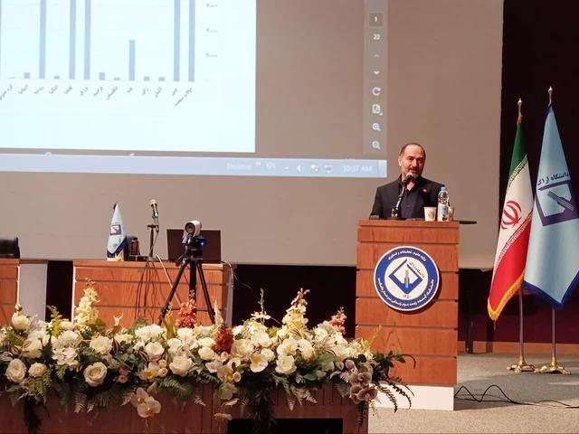 نعمت زاده: سهم نیروی شاغل در ایران کمتر از ۴۰ درصد است