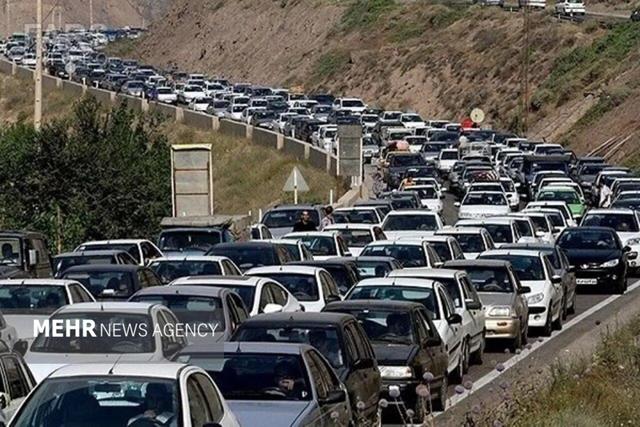 جاده چالوس یکطرفه شد؛ ترافیک نیمه سنگین در هراز