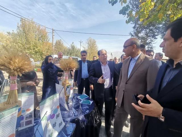 استاندار کرمانشاه: برای پذیرایی در جلسات از محصولات بومی استان استفاده شود