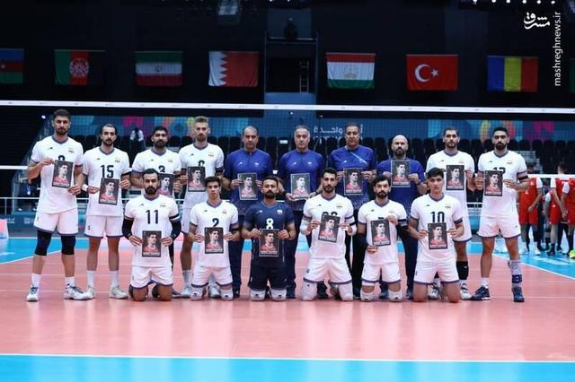 تصویر مرحوم صابر کاظمی در دستان ملی پوشان والیبال