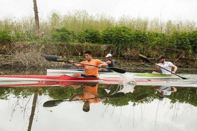 راه طولانی تمرین قایقرانان گیلانی با کاهش عمق تالاب انزلی