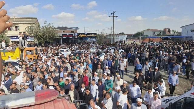 آغاز مراسم تشییع پیکر صابر کاظمی در زادگاهش آق‌قلا / بدرقه قهرمان در میان اندوه مردم