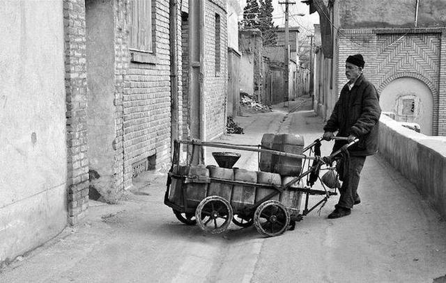 «آقا نفتی»؛ نماد فراموش‌ شده گرمای ایرانی در فصل سرد زمستان
