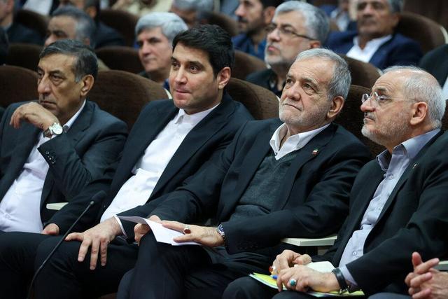 افتتاح و بهره‌برداری از مجموعه طرح‌های عمرانی، صنعتی و زیست‌محیطی در استان کردستان 