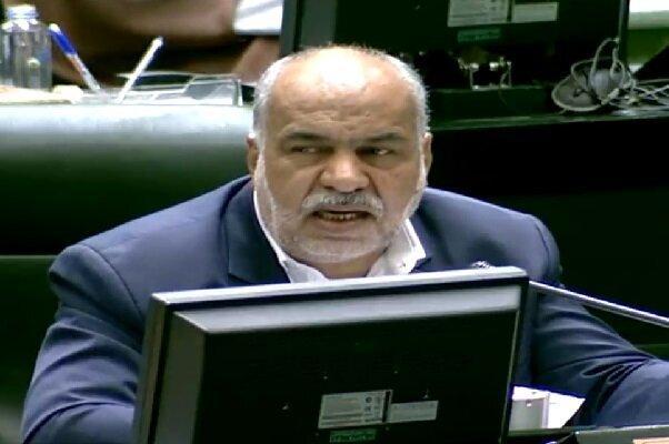 اگر قادر به رفع مشکلات آب نیستید از مردم بخواهید تا دعای باران بخوانند!/ نماینده مجلس دوازدهم به چه کسی کنایه زد؟